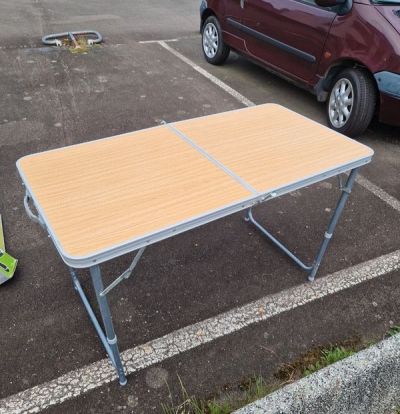 Table Pliante Ajustable - Grande Taille طاولة ألمنيوم قابلة للطي والتعديل - المقاس الكبير